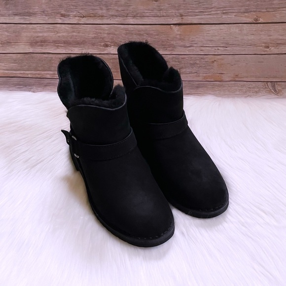UGG Women’s Aubrielle Black Booties - Picture 5 of 8